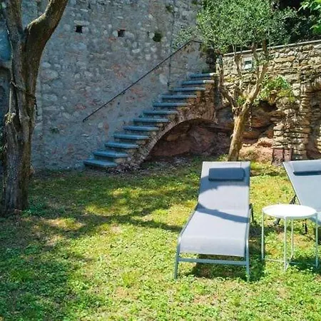 With Panoramic Views In * ガルニャーノ