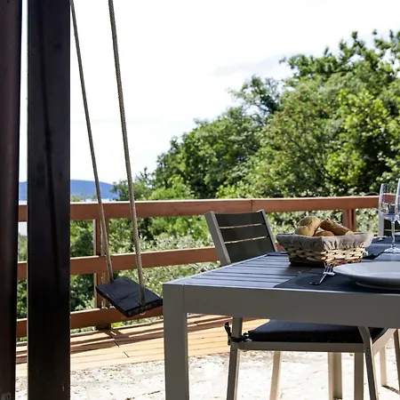 With Panoramic Views In ガルニャーノ
